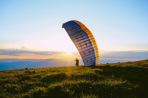Où trouver les meilleures expériences de parapente au-dessus des Alpes françaises?